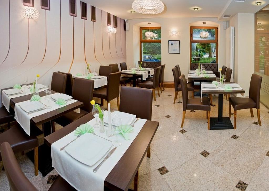 Hotel Fryderyk นือซา ภายนอก รูปภาพ